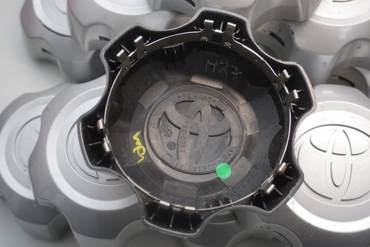 TOYOTA 42603-0K140 TAPACUBOS DISCOS OEM HILUX 