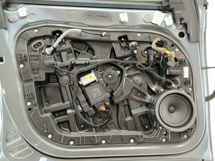 PORTES AVANT GAUCHE CÔTÉ VOLVO XC90 927588103