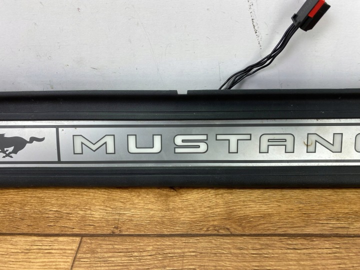 REVÊTEMENT SEUIL PORTES AVANT MOULURE SEUIL FORD MUSTANG VII MK7 2024+