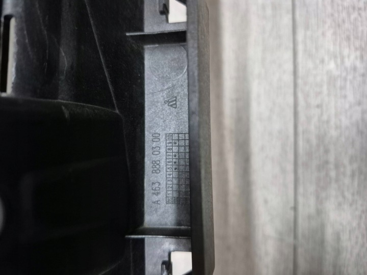 12204. MERCEDES G CLASSE RENFORCEMENT COURROIE GRILLE A4638880300