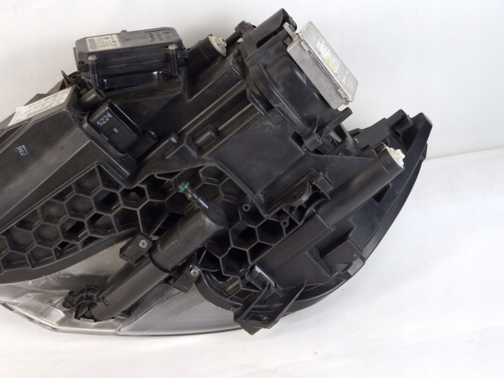 SKODA SUPERB 2 II RESTYLAGE SUR 12R PROJECTEUR XÉNON DROIT EUROPE 3T1941016H