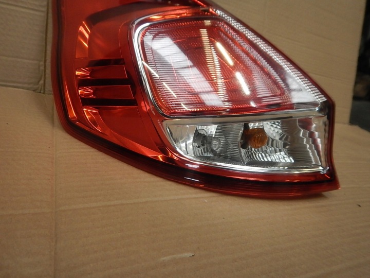 PHARE GAUCHE ARRIÈRE GAUCHE ARRIÈRE FORD FIESTA MK7 LIFT C1BB13405A