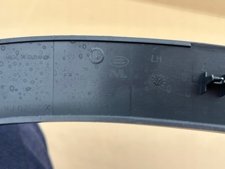 LAND ROVER DEFENDER GAUCHE MOULURE GARDE-BOUE AVANT AVANT