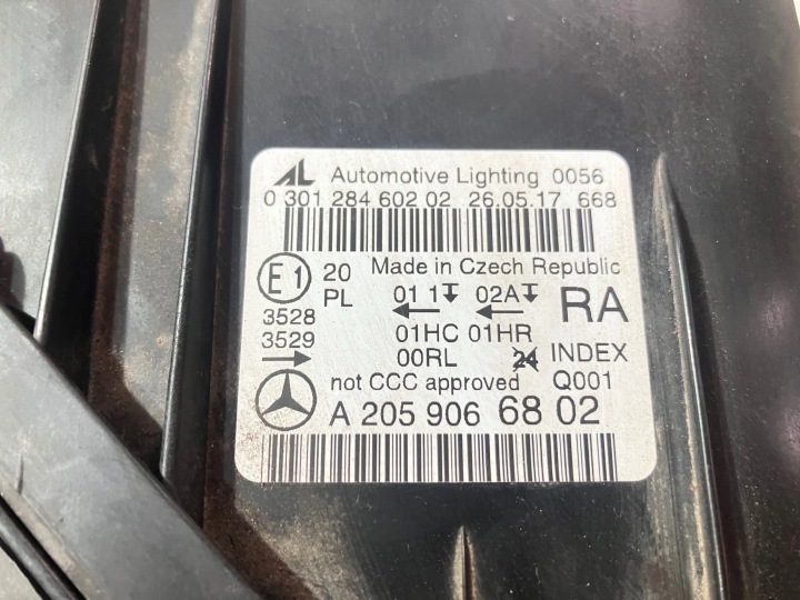 PHARE PROJECTEUR DROIT AVANT MERCEDES W205 UK