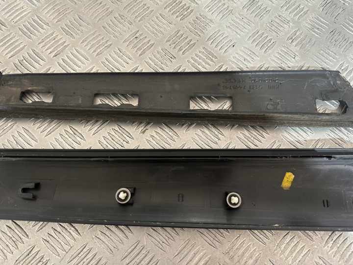 MINI COOPER R50 MOULURE PROTECTION MONTANTS MOUSSE DROIT AVANT PASSAGER 7128158