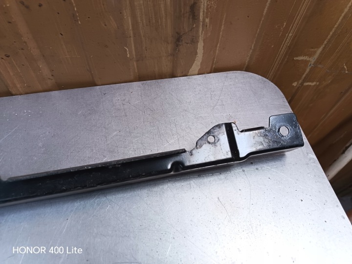 AUDI A4 B8 RENFORCEMENT PLASTIQUE 8K0805629B
