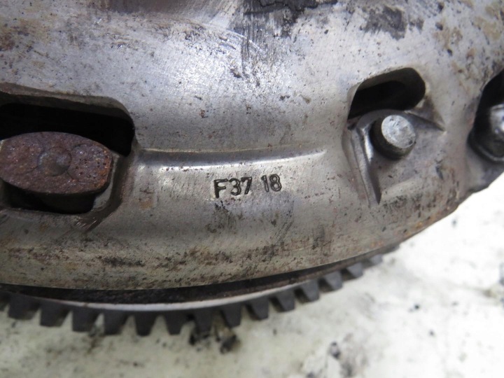 EMBRAYAGE VOLANT BIMASSE TOYOTA RAV 4 IV 2.0 D4D F3218