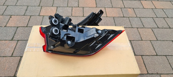 PHARE ARRIÈRE DROITE COMPLET LED AUDI Q8 19 R. ORIGINAL
