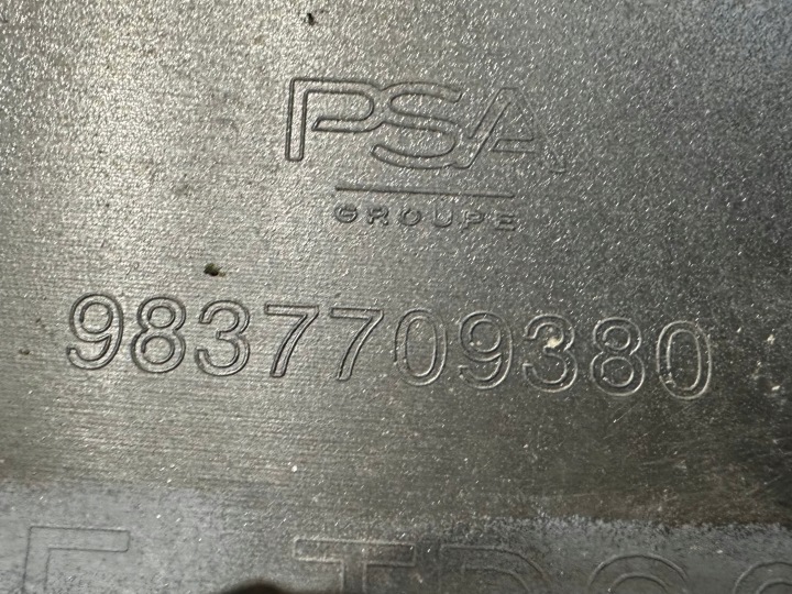 REVÊTEMENT PARE-CHOCS AVANT SUPÉRIEURE PEUGEOT 308 III T10 9837709380