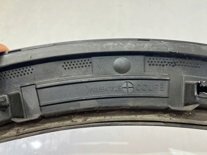 PORSCHE CAYENNE COUPÉ 9Y3 MOULURE REVÊTEMENT GARDE-BOUE ARRIÈRE DROITE 9Y3854732E