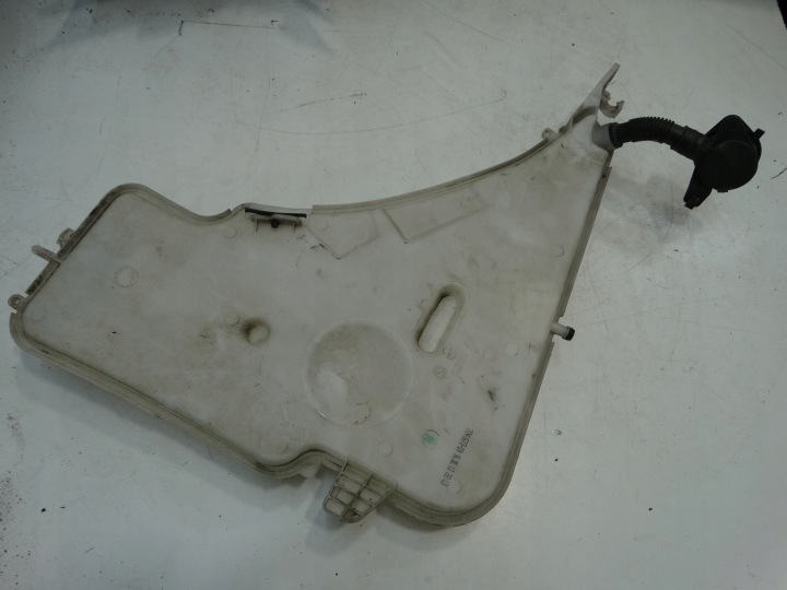 RÉSERVOIR LAVE-GLACES BMW 1 F20 2013R. 7241673-09