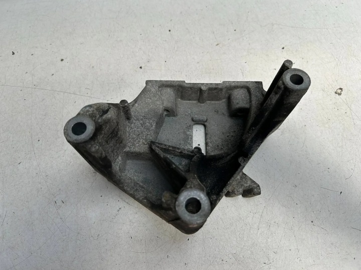 POIGNÉE FIXATION MOTEUR OPEL CORSA D