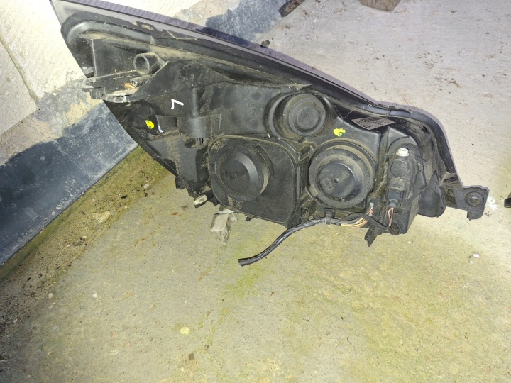 RENAULT ESPACE IV LIFT PROJECTEUR GAUCHE AVANT PHARE AVANT 8200394702