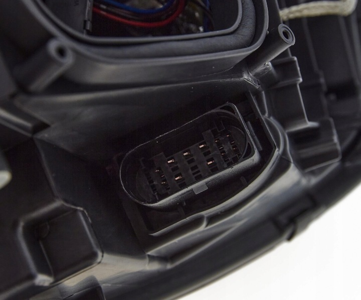 PHARE AVANT VERS AUDI A4 B8 2007-2011 8K0941030C DROITE