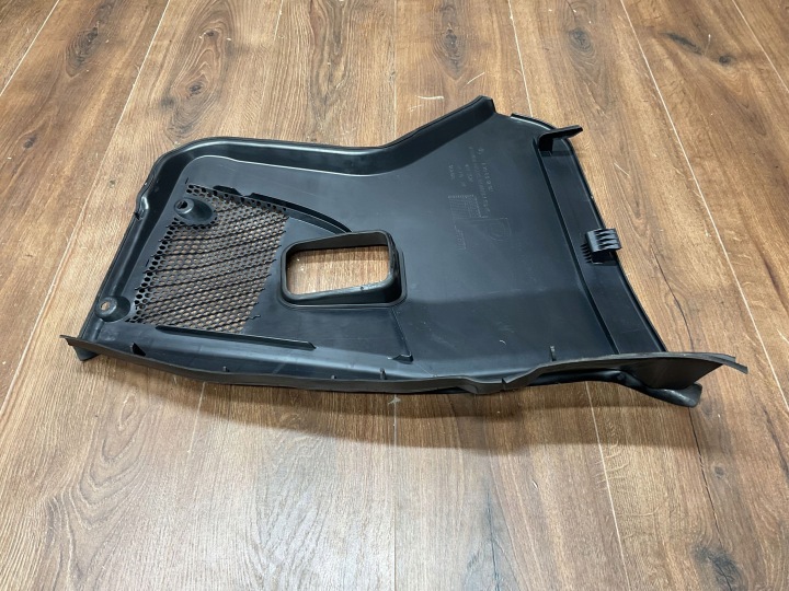 MERCEDES W213 2.0 DOUBLURE DE PASSAGE DE ROUE DROIT A2138300200