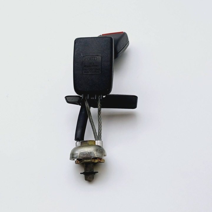 AGRAFE COURROIE SÉCURITÉ CENTRAL ARRIÈRE AUDI A4 B5 8D0857739 NR583