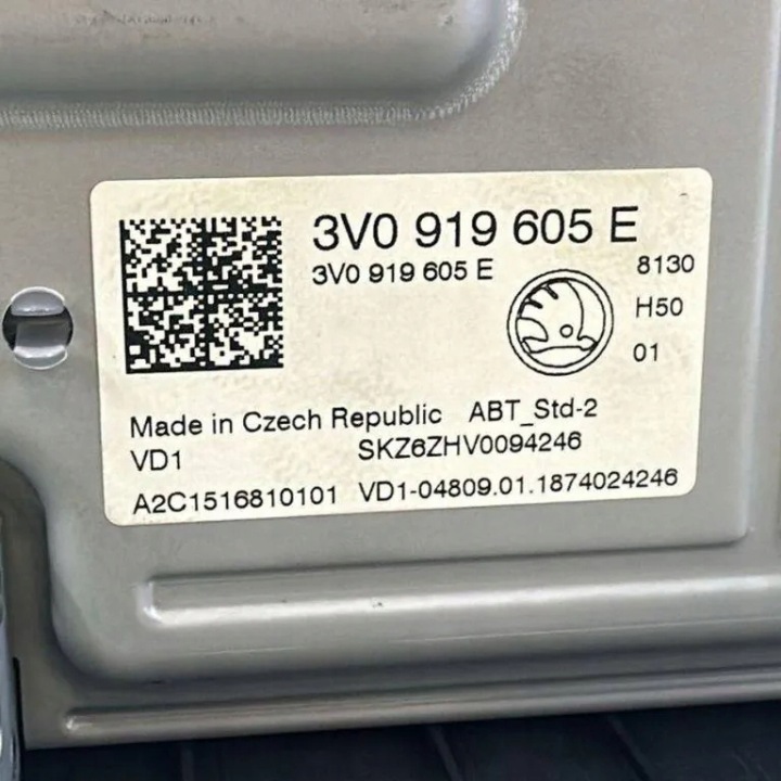 ÉCRAN NAVIGATION SKODA SUPERB II (3T4) 3V0919605E 2.0L DIESEL 2017