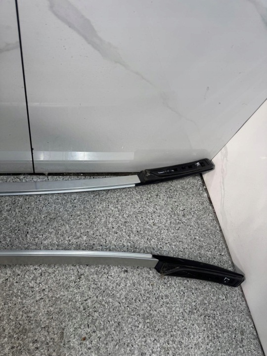 BARRES DE TOIT TOITS GAUCHE DROIT ENSEMBLE VOLVO V40 II CC 2012-2018R 31385000