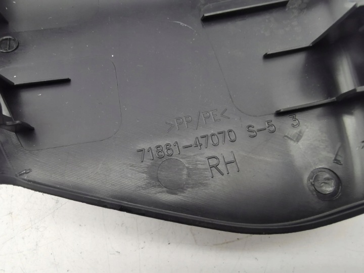 TOYOTA RAV 4 (XA50) 2020 AVANT CÔTÉ DROITE BRODERIE SIÈGES