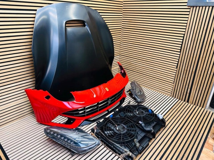 FERRARI F12 BERLINETTA PARE-CHOCS PHARE CAPOT RADIATEUR PAQUET