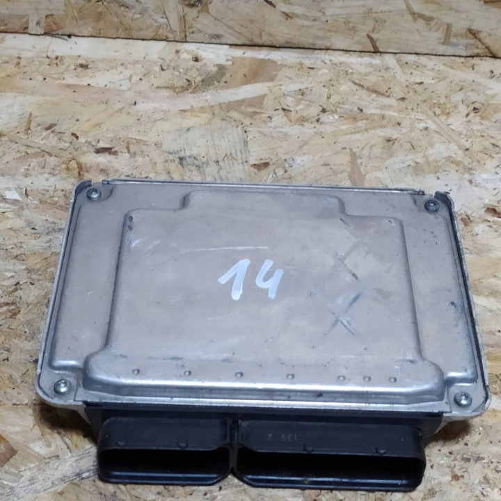 SEAT IBIZA III 0281011824 ORDINATEUR CONTRÔLEUR MOTEUR