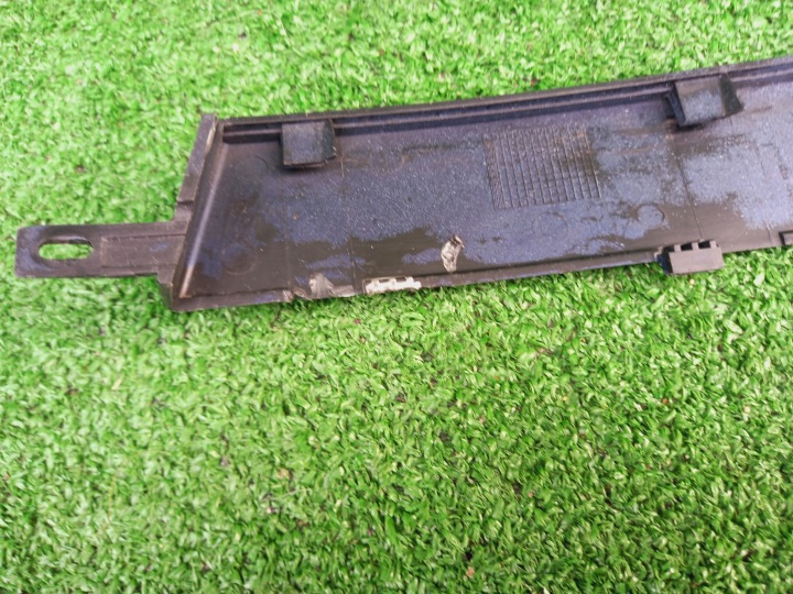 SKODA OCTAVIA I RESTYLAGE 9460 5D HAYON BERLINE COMPACTE MOULURE PARE-CHOCS SUR LAMPE DROITE GAUCHE