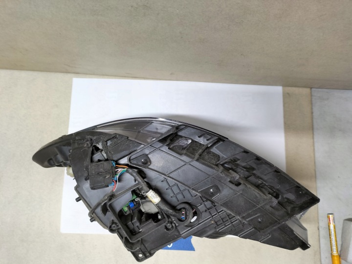 OPEL MOCCA XÉNON PROJECTEUR DROIT GM95386945 (SZCZECIN-GORZOW- POZNAŃ 4426