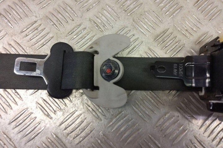 CEINTURE DE SÉCURITÉ AVANT DROIT KIA SPORTAGE (JE_, KM_) 888203U200ED 2.0L