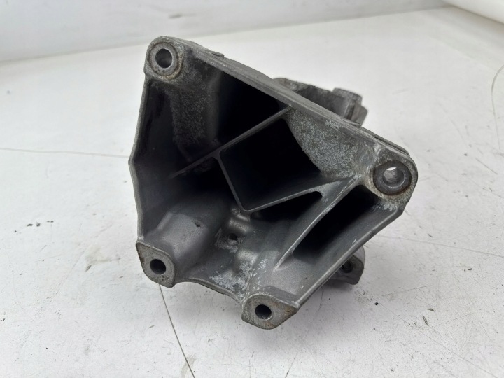 MERCEDES-BENZ C W205 2015 POIGNÉE FIXATION MOTEUR