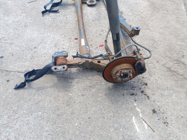 OPEL ASTRA J UNIVERSEL POUTRE SUSPENSIONS ARRIÈRE