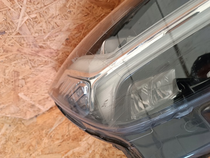 PHARE DROIT AVANT PROJECTEUR EUROPE COMPLET LED 32133578 VOLVO XC40