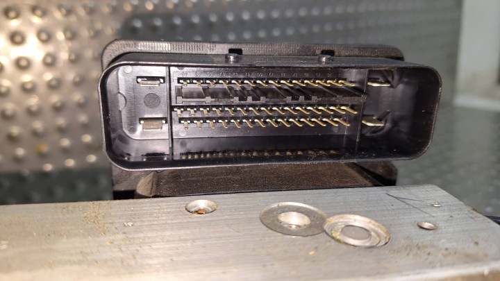 POMPE CONTRÔLEUR ABS A0365454132 A0064310412 MERCEDES W203 W209