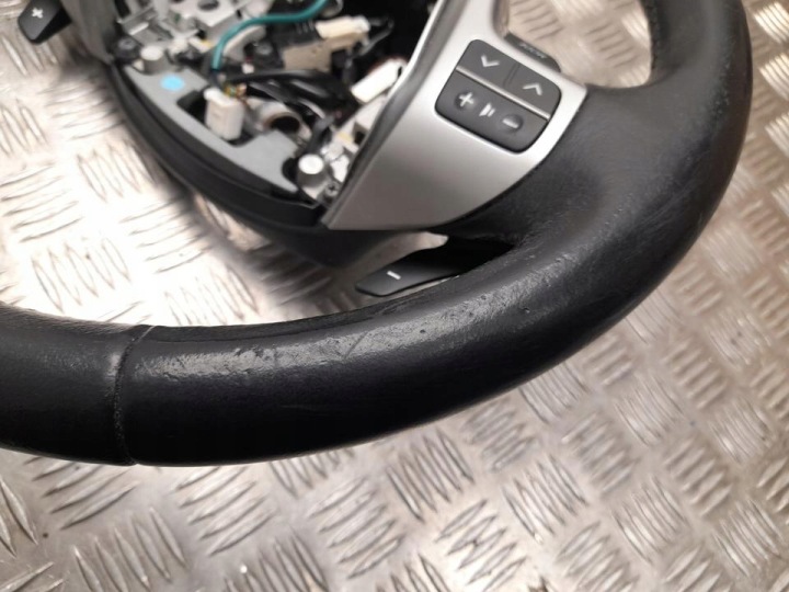 VOLANT TOYOTA AVENSIS UNIVERSEL 2013 4510005760