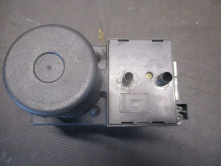 POMPE CENTRAL SERRURE 8D0862257 AUDI A3 8L 96-00R.