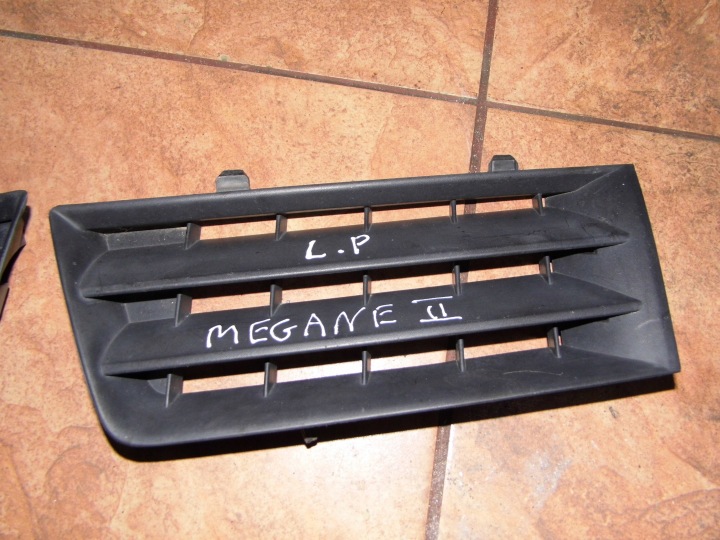 MEGANE II GRILLE PARE-CHOCS DROITE GAUCHE 8200114157