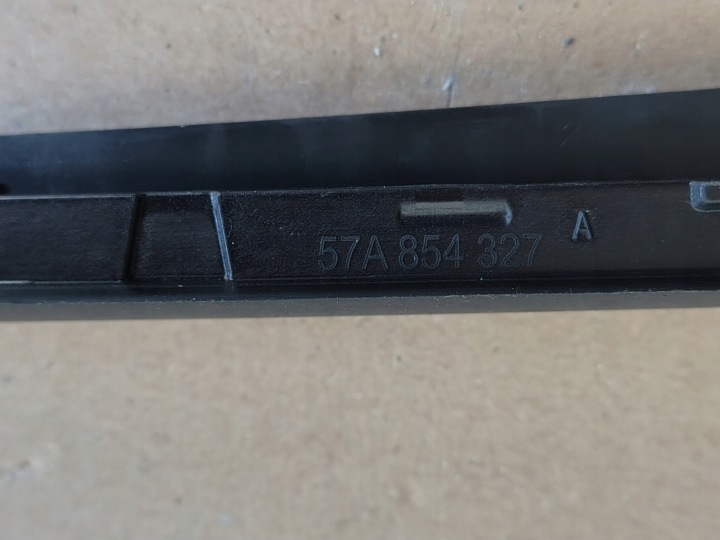 SKODA KAROQ MOULURE PARE-BRISE GAUCHE BONNES CONDITIONS 57A854327