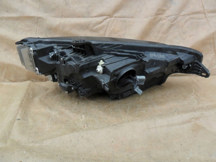 PHARE AVANT GAUCHE VOLVO S60