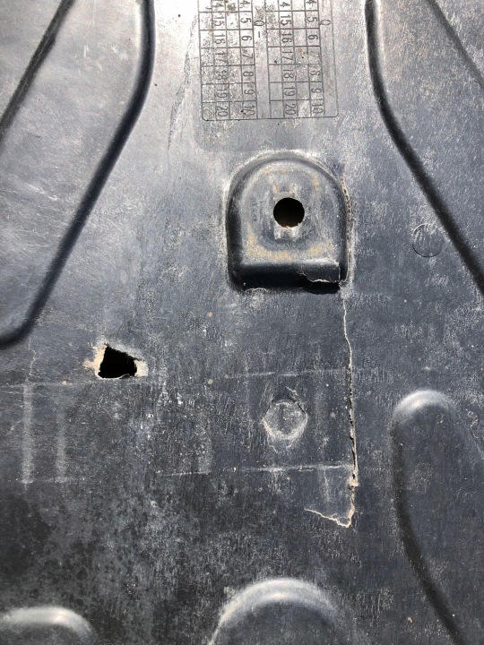 MERCEDES W205 PROTECTION CHÂSSIS DROITE CÔTÉ A2056842000
