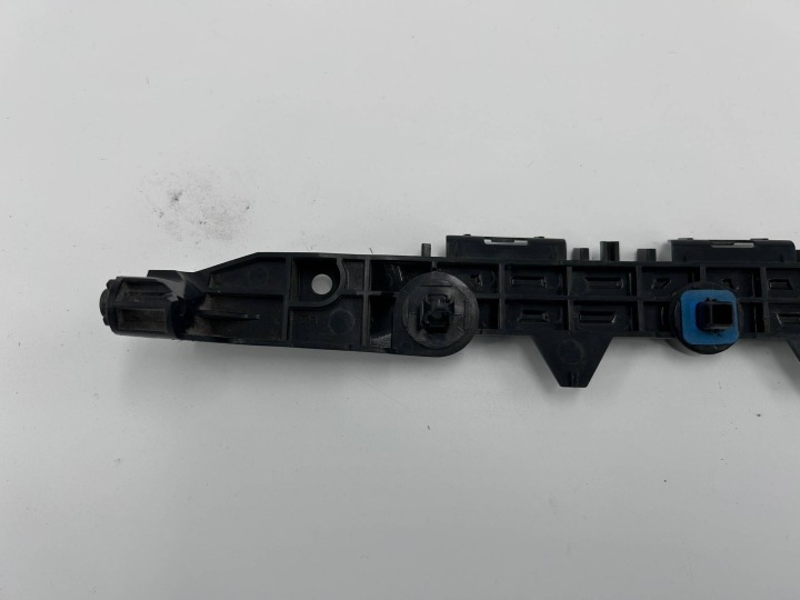 RAV4 V GLISSIÈRE FIXATION PARE-CHOCS ARRIÈRE DROIT ARRIÈRE 52155-42050