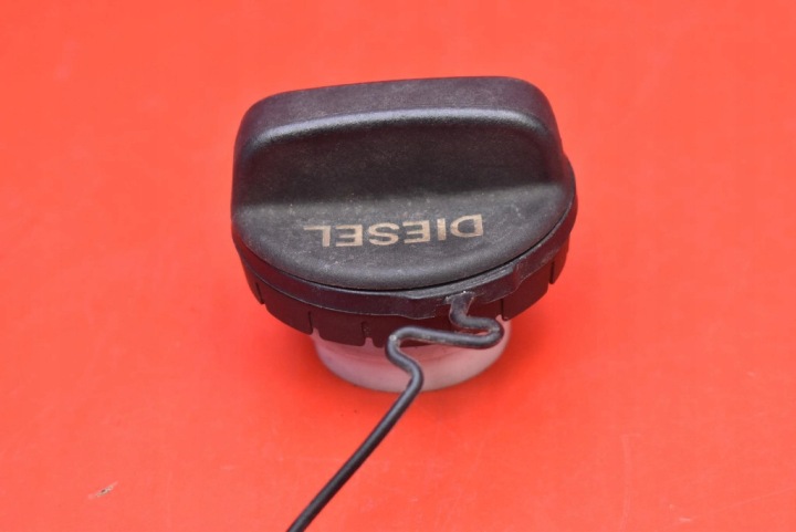 BOUCHON GOULOTTE DE REMPLISSAGE CARBURANTS TOYOTA AVENSIS T27 LIFT 11-15