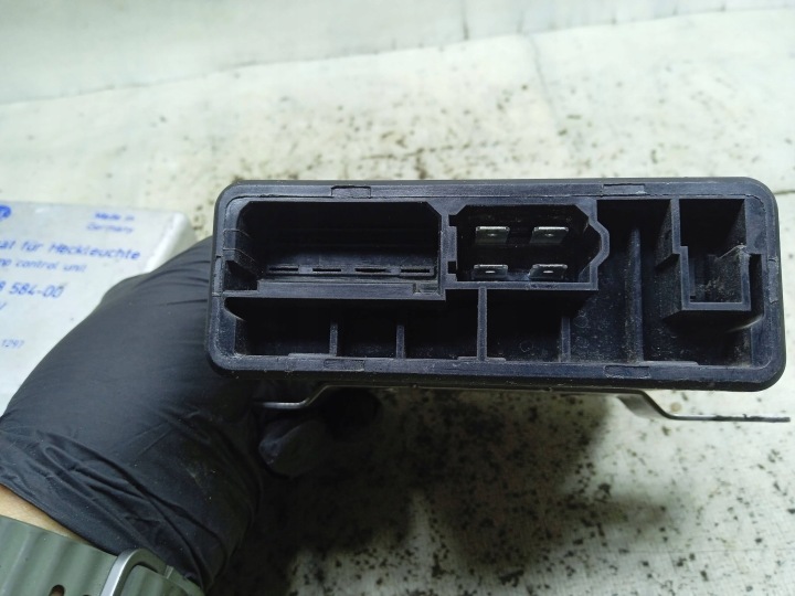 RELAIS MODULE DE COMMANDE D'ÉCLAIRAGE HELLA 5DS008584-00 BMW 5 E39