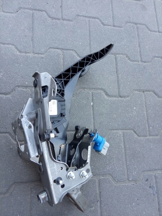 FORD FIESTA MK8 2017-23R.- PÉDALES ENSEMBLE