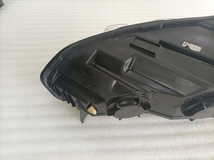 FORD FOCUS MK4 PHARE GAUCHE AVANT
