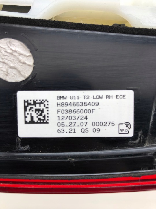 BMW X1 U11 PHARE DROITE ARRIÈRE DANS COUVERCLE DE COFFRE LED 9465354