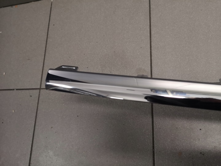 MOULURE CHROME PARE-CHOCS CENTRALE VW PASSAT B6 3C8807443A