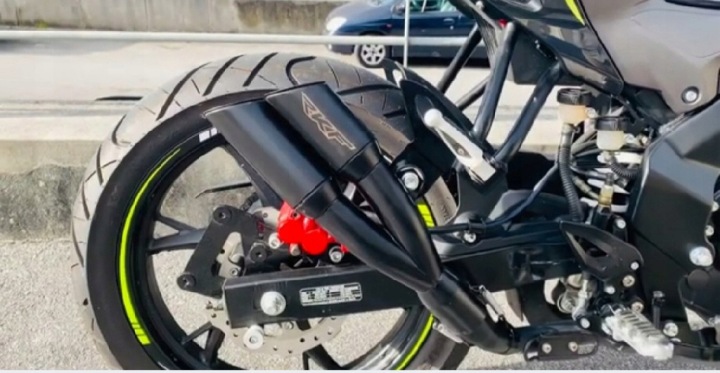 SILENCIEUX AKRAPOVIC MOTOCYCLETTE DOUBLE