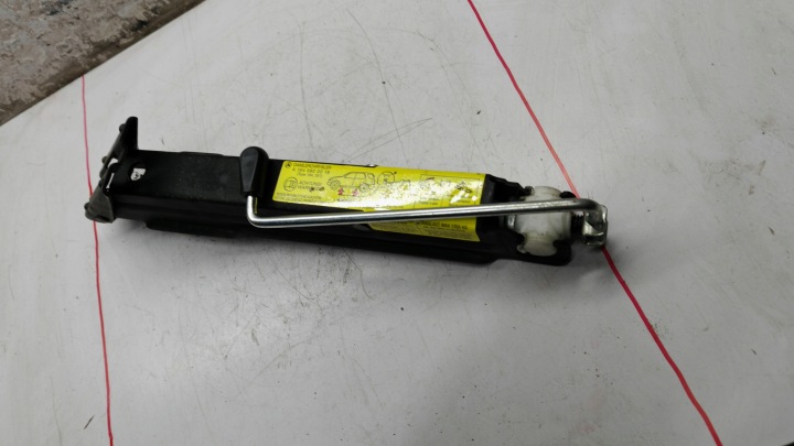 CRIC VERS ROUES ÉLÉVATEUR MERCEDES W251 W164 ML GL R CLASSE A1645800018