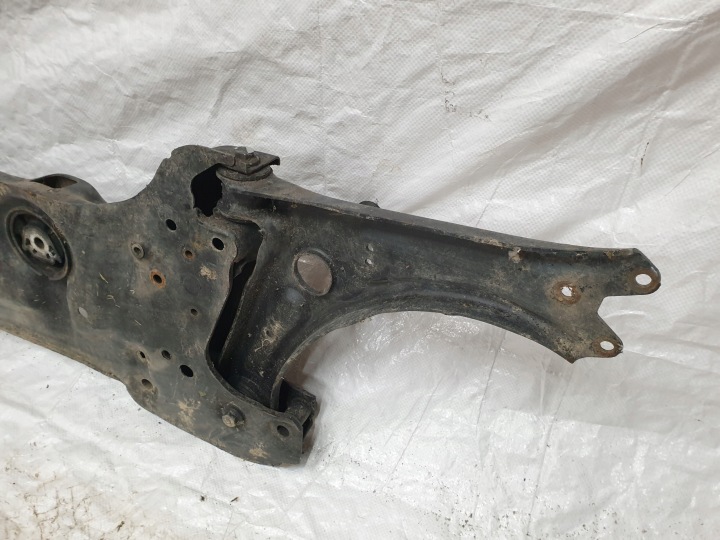 SKODA SUPERB 2 II 3T0 POUTRE CHÂSSIS SUSPENSION MOTEUR BRAS DE SUSPENSION GAUCHE DROIT