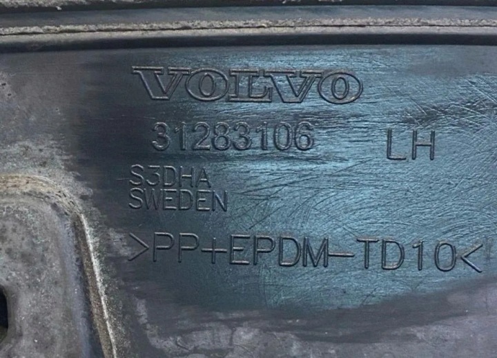 REVÊTEMENT ARRIÈRE GARDE-BOUE VOLVO XC70 II 31283106 2.4L DIESEL 136KW 2009
