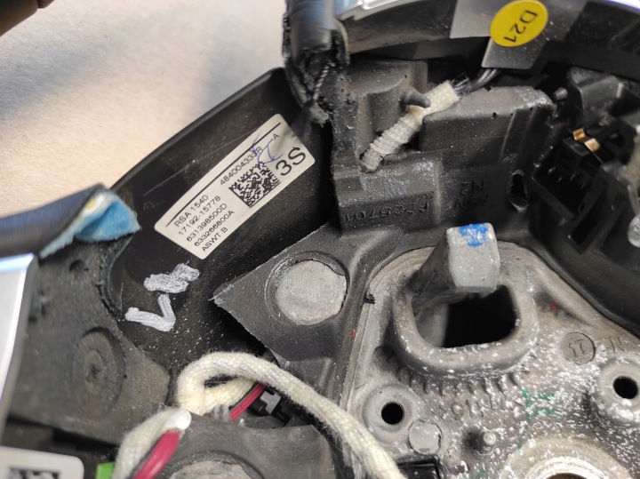 VOLANT MULTIFONCTIONNELLE CUIR RENAULT TALISMAN 484004333R
